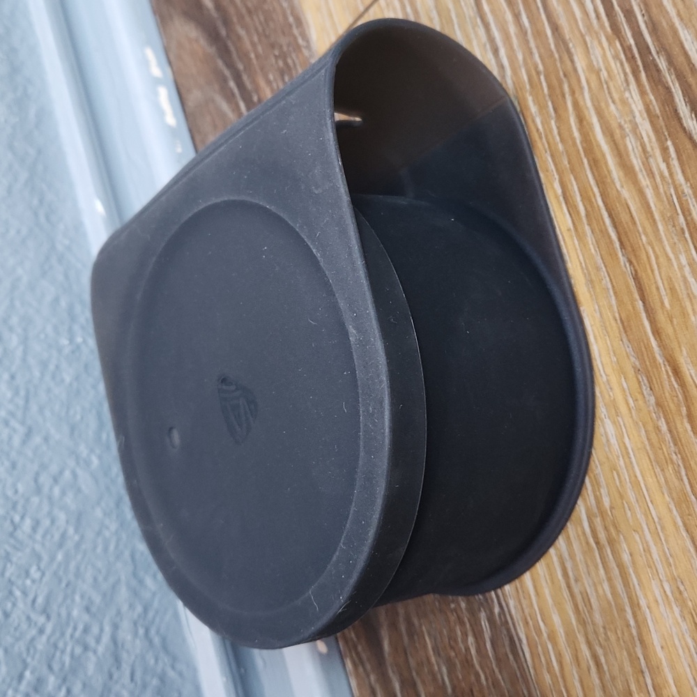 NWOT Silipint 30 oz Black Lidded Go Go Bowl Silicone